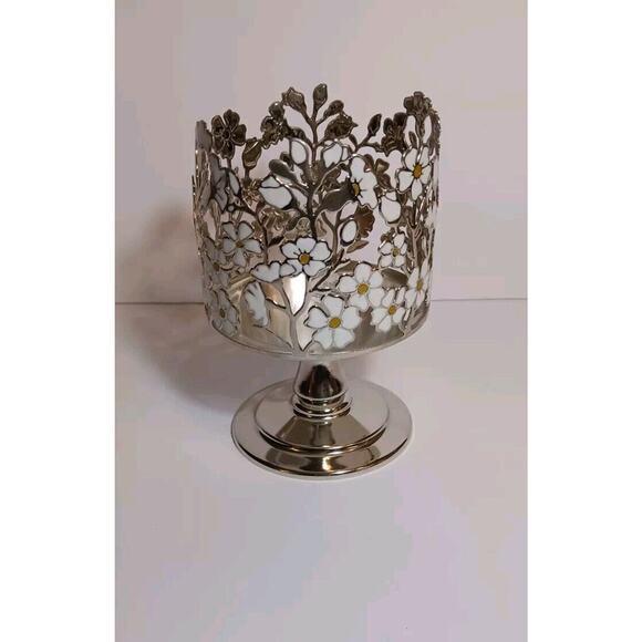 Bath & Body Works Enamel Daisy Flower Candle Holder Sleeve Silver Tone 4" wide - Picture 1 of 6